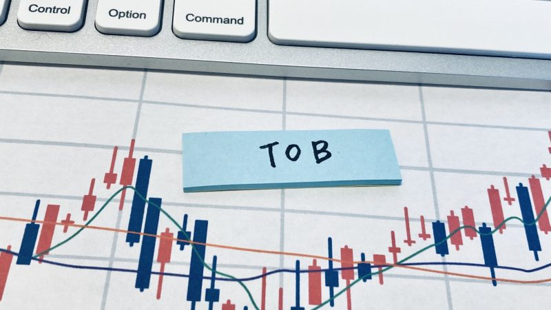 【初心者向け】TOBで株価はどうなる?上昇・下落のパターンと投資家の対応策3選を解説